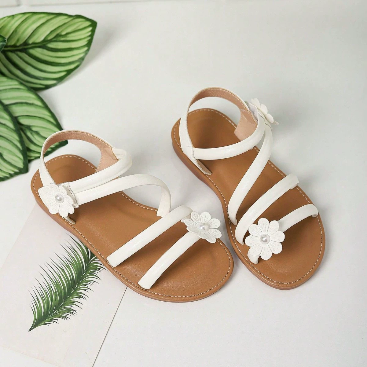 Трансграничная внешняя торговля французская нишевые цветы высокого уровня плоские сандалии для девочек повседневная дикая липучка обувь на мягкой подошве для женщин