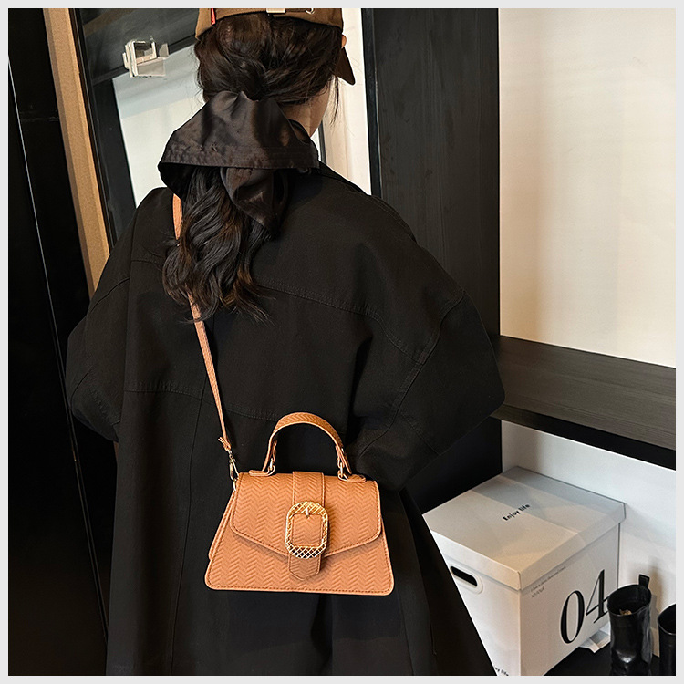 Cross-border wholesale niche design commuter crossbody bag for women 2024, fashionable and versatile women's single-shoulder armpit small square bag undefined