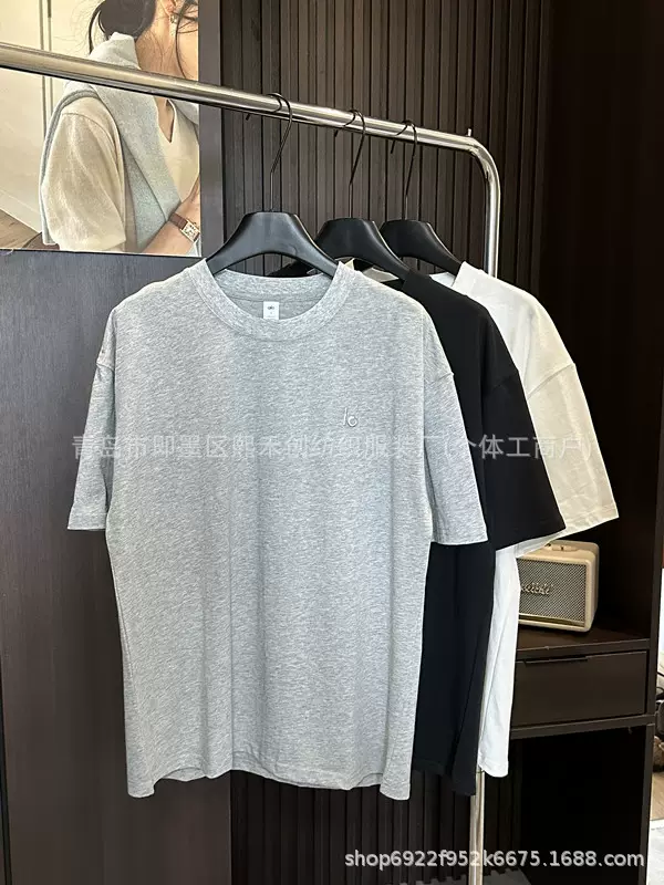 เสื้อยืดคอกลมแขนสั้นผู้ชายทรงหลวมปักโลโก้