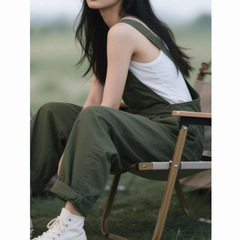 今年流行的爆款裤子小个子宽松慵懒风美式酷飒风绿色工装背带裤夏