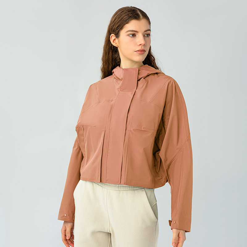 Moda caliente impermeable a prueba de viento transpirable ropa de asalto de sellado térmico para mujeres caminando acampando ropa corta al aire libre con capuz