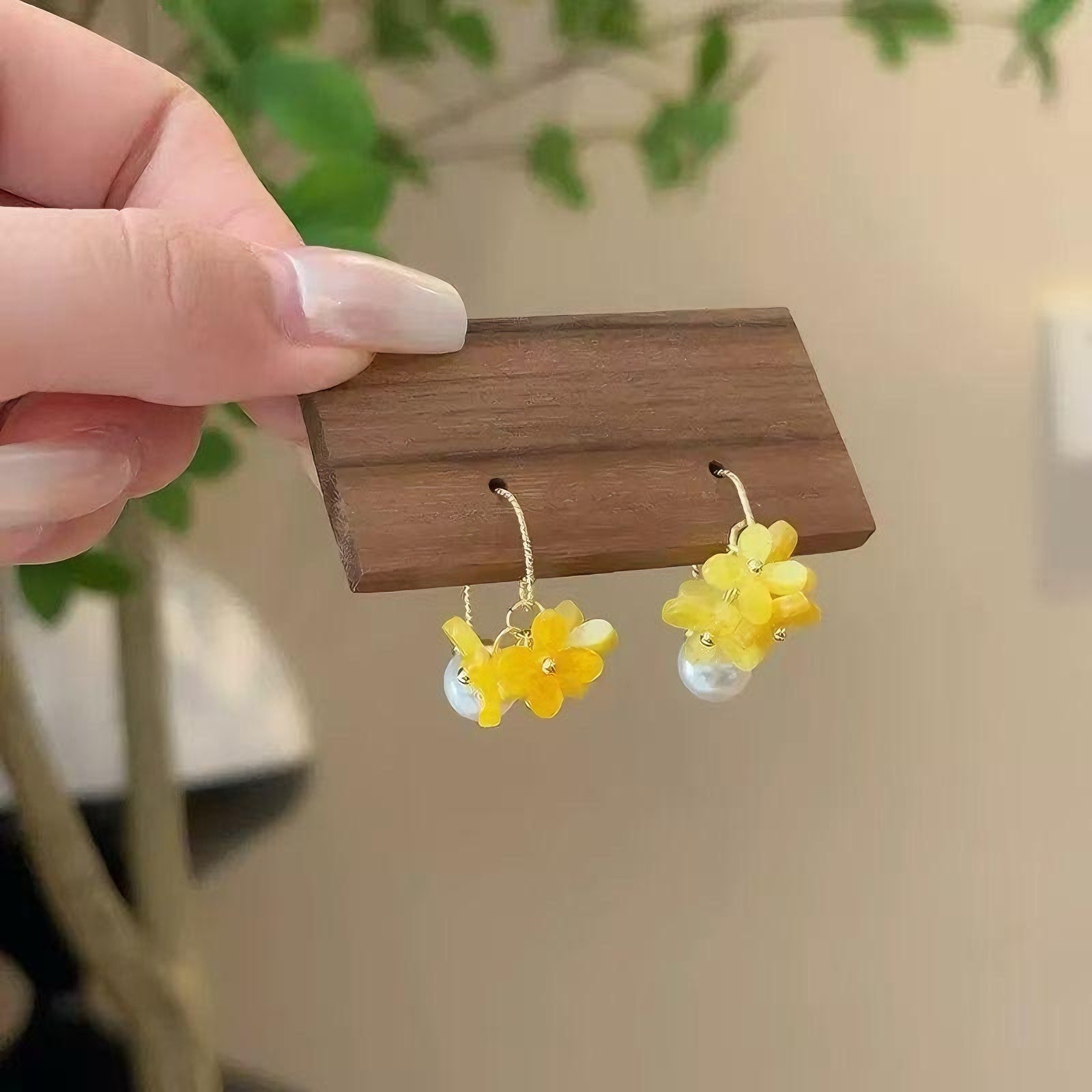 Pendientes de perlas de osmanthus amarillo súper hada Pendientes de temperamento fresco y dulce de verano para mujer