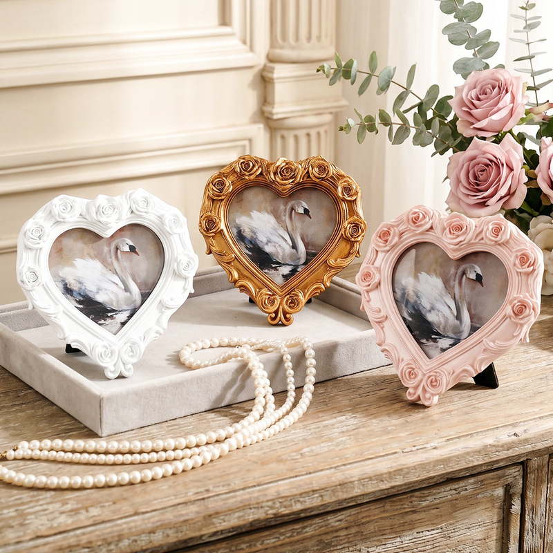 Retro Love Heart Rose Carved Pattern Decorative Photo Frame European-Style Heart-Shaped Tabletop Couple Commemorative Photo Frame Retro Love Heart Rose Carved Pattern Decorative Photo Frame European-Style Heart-Shaped Tabletop Couple Commemorative Photo Frame