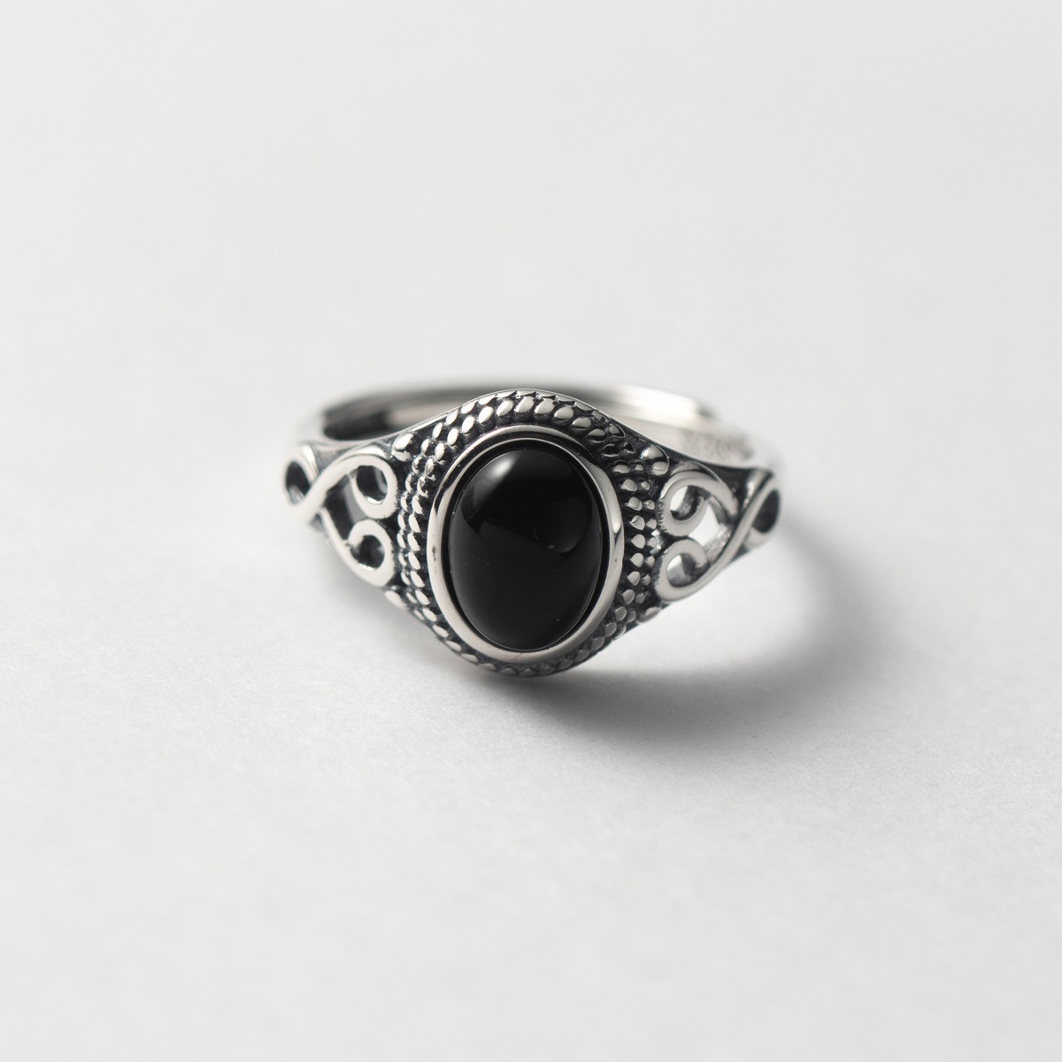 Vintage Cloud Pattern Oval Black And Red Agate Antique Trendy Hand Jewelry Ethnic Style Cuban Grid Adjustable Open Ring_voghion.com