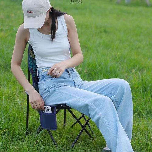 Outdoor foldable moon chair with high back, lightweight and portable, suitable for camping, picnic, and outdoor use.