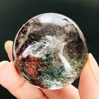 东海厂家直销天然水晶原石打磨绿幽灵水晶球家居风水桌面摆件批发