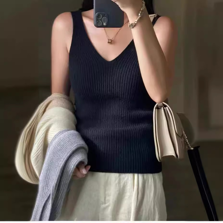 Elegant woolen T-shirt