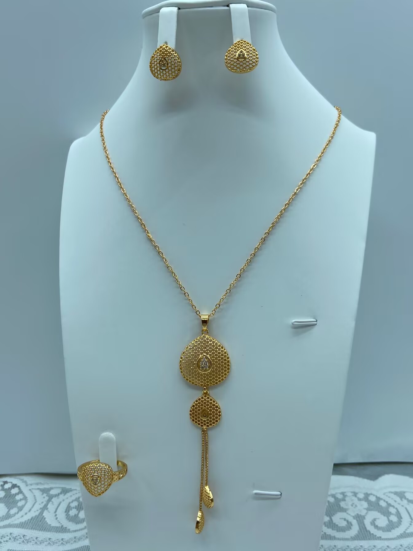 Transfronterizos de moda retro de Oriente Medio conjunto de joyería collar pendientes de boda banquete de bronce de lujo joyería dorada mujer