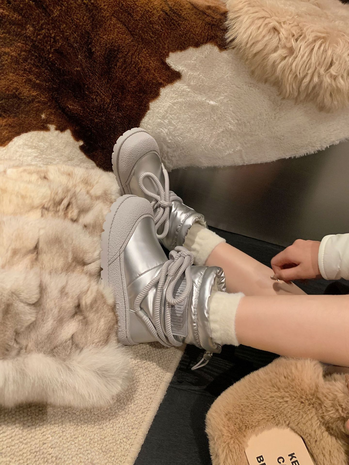 ShoeGlobe Damen-Schneestiefel aus echtem Leder mit dicker Sohle, Schnürung und warmem Futter – Herbst/Winter 2025 – Modisch, rutschfest, mit dicker Baumwollsohle_voghion.com