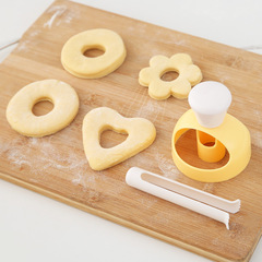 Yunfeng Yunfeng American large donut mold with dipping tongs plastic hollow bread mold baking tools