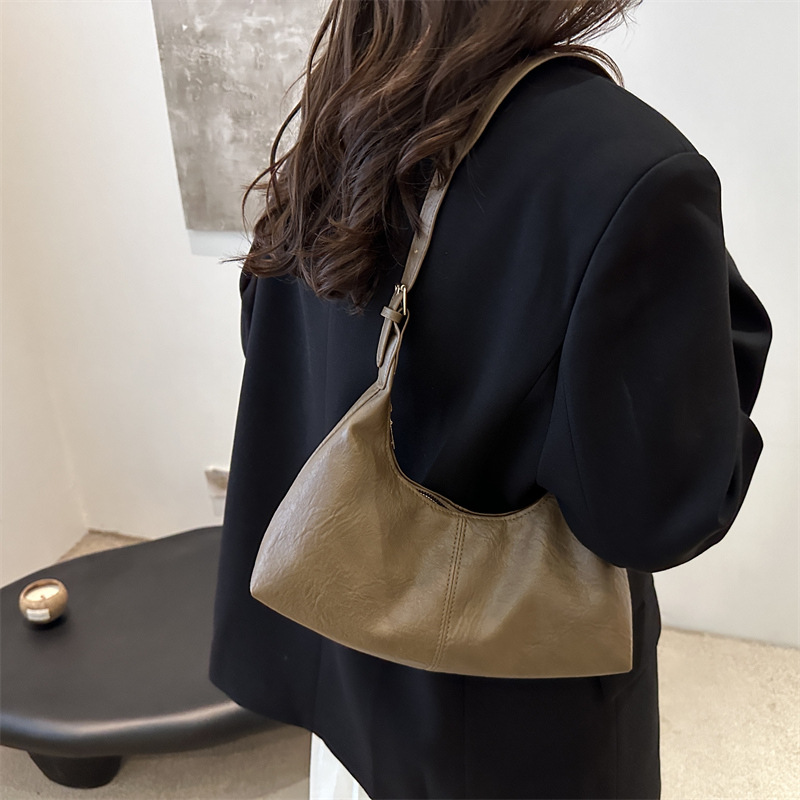 Nuevo diseño de nicho bolso de axila de piel de vaca otoño e invierno bolso de mensajero casual de un solo hombro bolso de baguette de moda para mujer