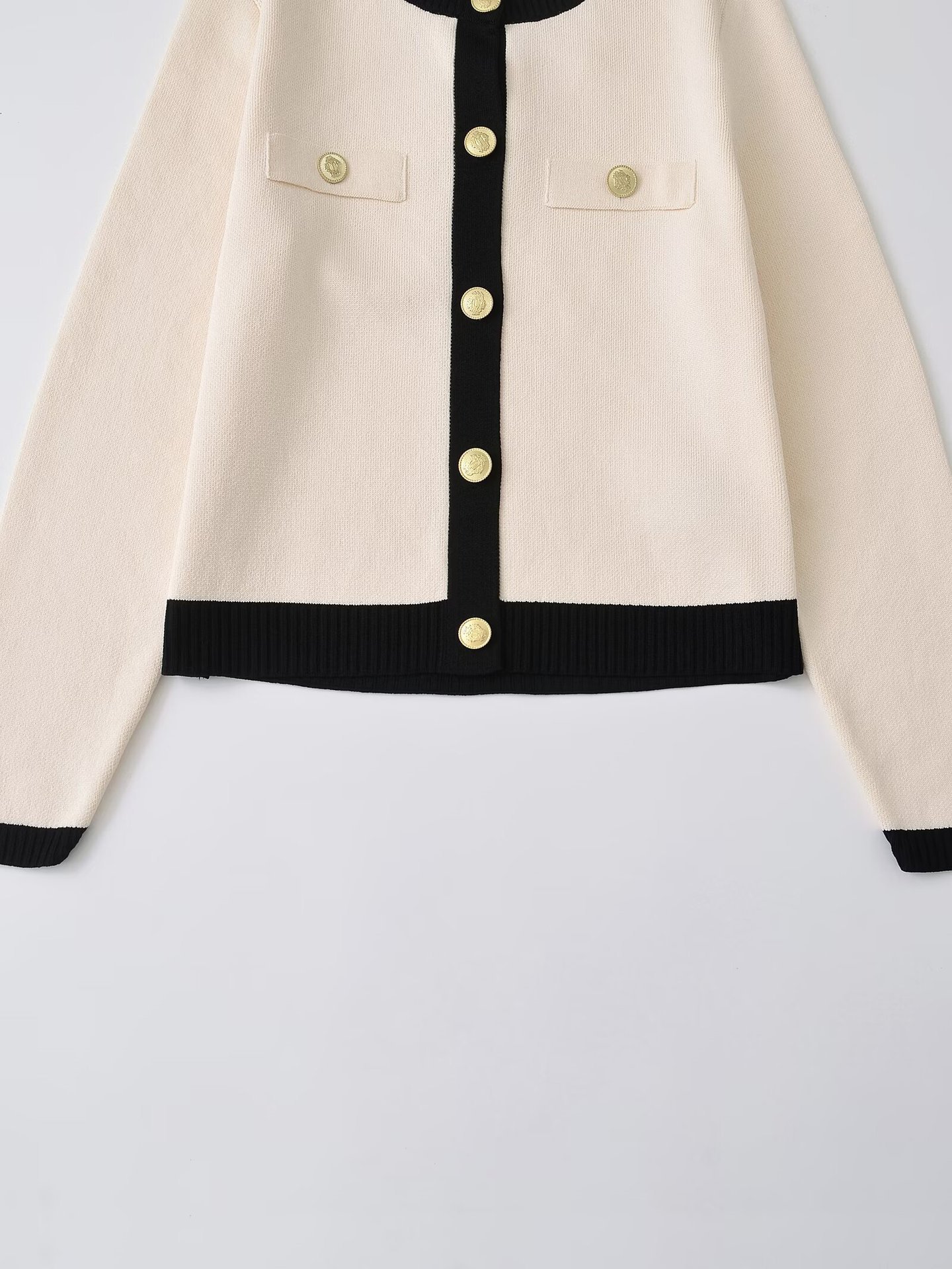 Damenbekleidung 2024 Herbst und Winter neue Mode kontrastierende goldreihige Strickjacke_voghion.com