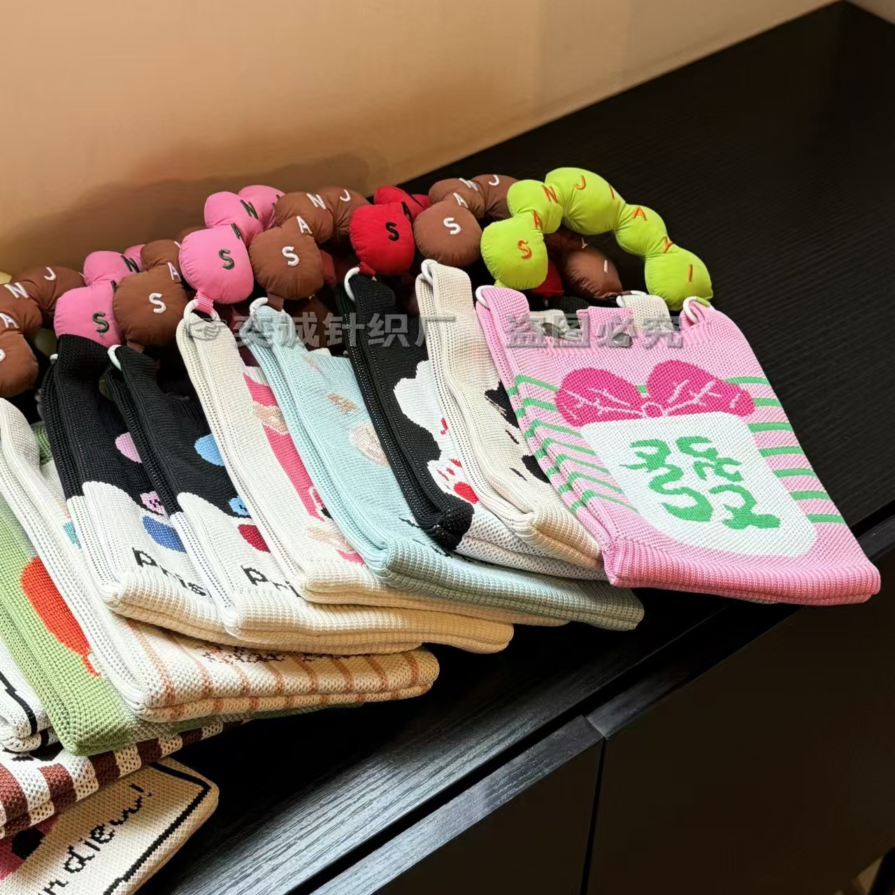 超洋气多巴胺韩国ins针织手提斜跨包小众便捷手机包可爱卡通时尚