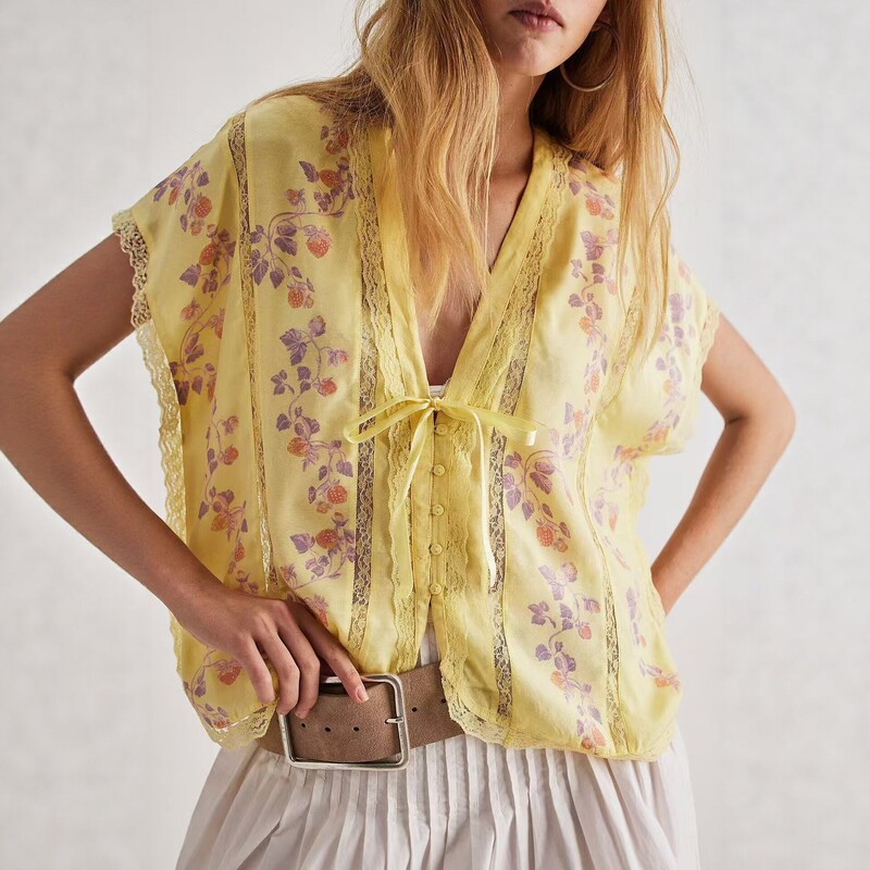 Digital Printed Lace-Up V-Neck Shirt for Women, Spring and Summer French Resort Style Top, European and American Style Fashion Style with Cut Out Lace Digital Printed Lace-Up V-Neck Shirt for Women, Spring and Summer French Resort Style Top, European and American Style Fashion Style with Cut Out Lace