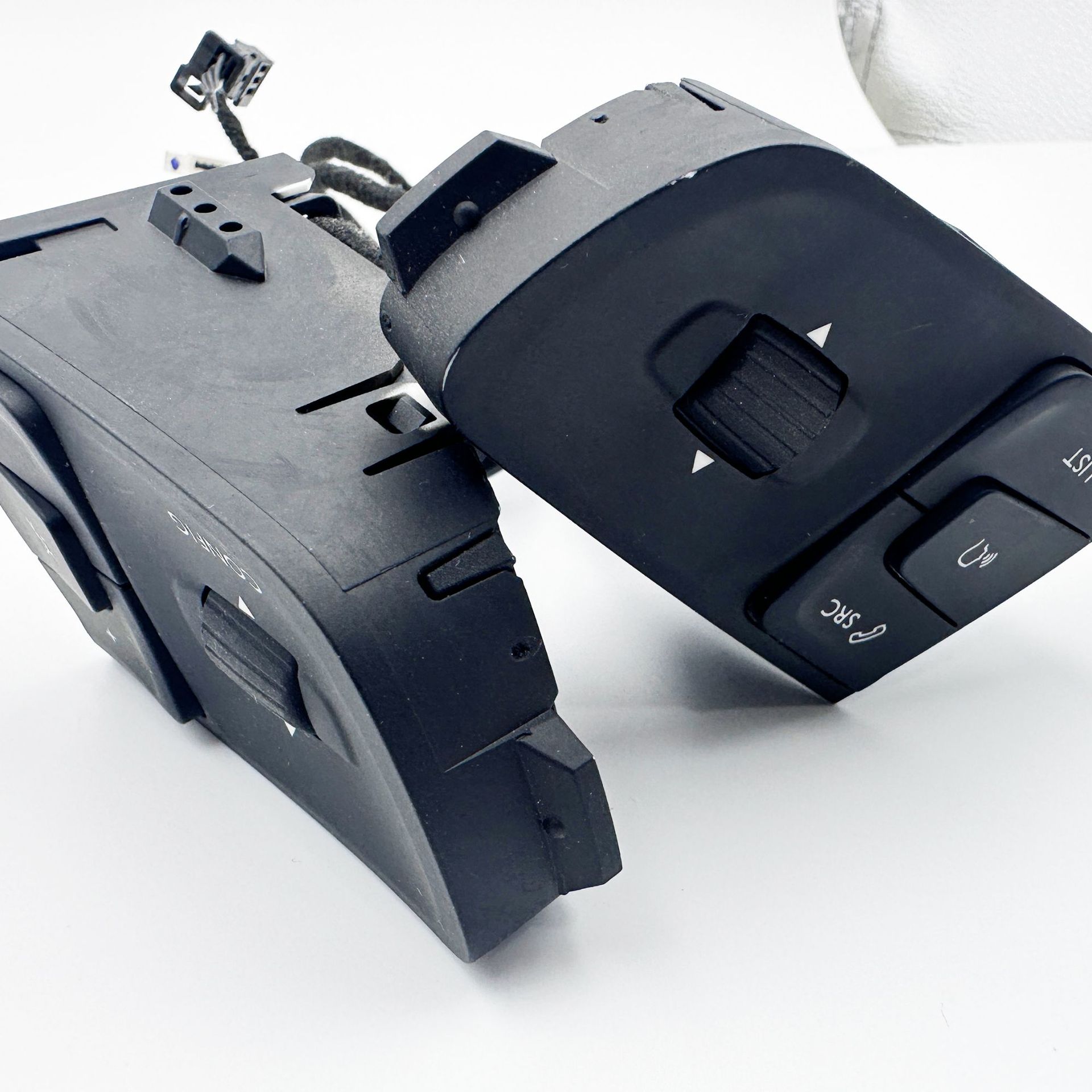Yl00440480 Is Suitable for Peugeot 408 508 3008 C3Xr C4 Sega Steering Wheel Multi-Function Buttons
