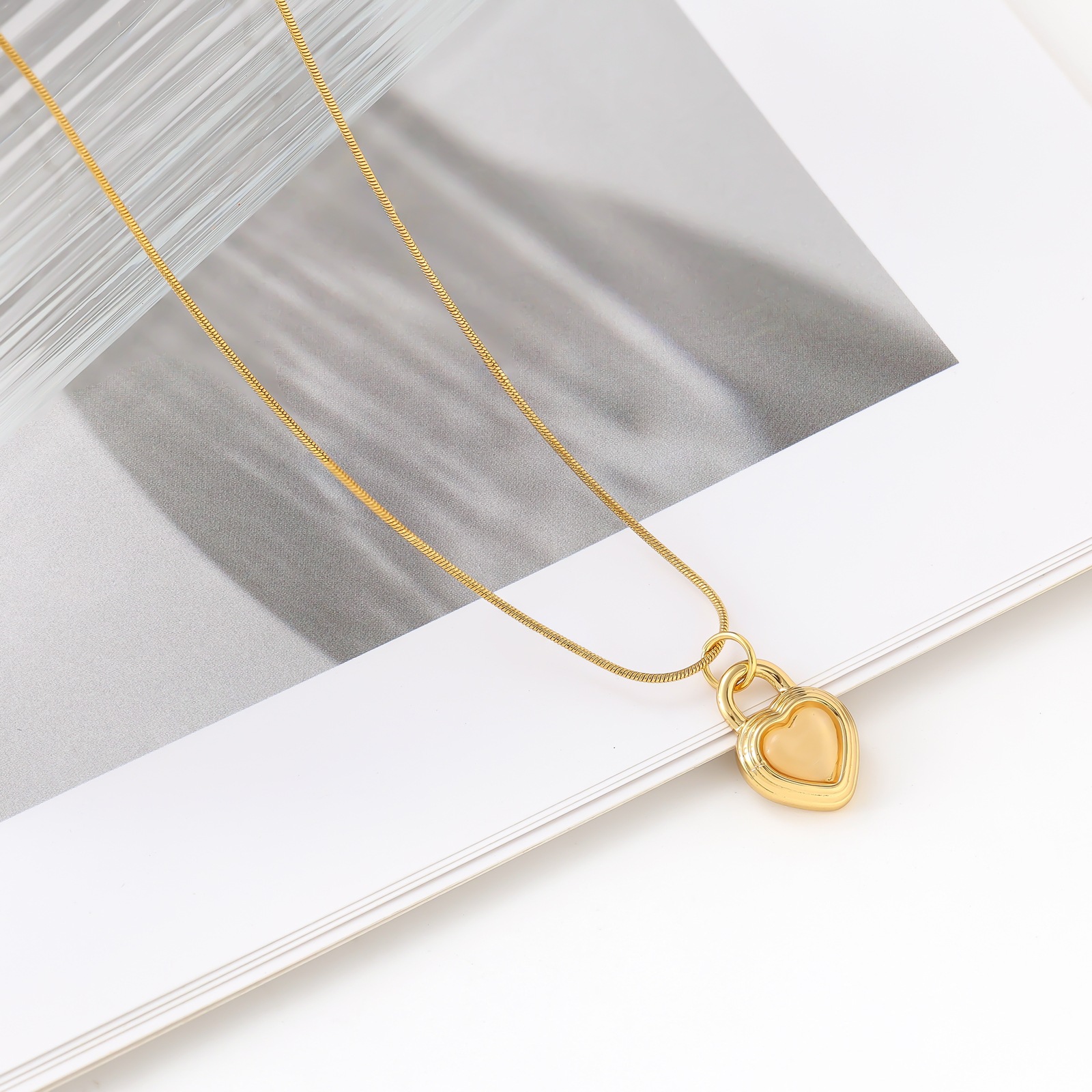 GemIsIand Vintage Romantic Elegant High-grade Light Luxury Natural Stone Gold-plated Long Necklace Pendant Woolen Chain