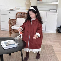 韓国の子供服の女の子のレトロな長いタイプのウインドブレーカーの秋の赤ちゃんの洋気のダブルボタンのジャケットの気質の防風コート