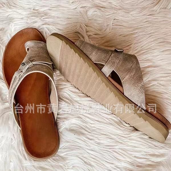 Fashionable lightweight slippers