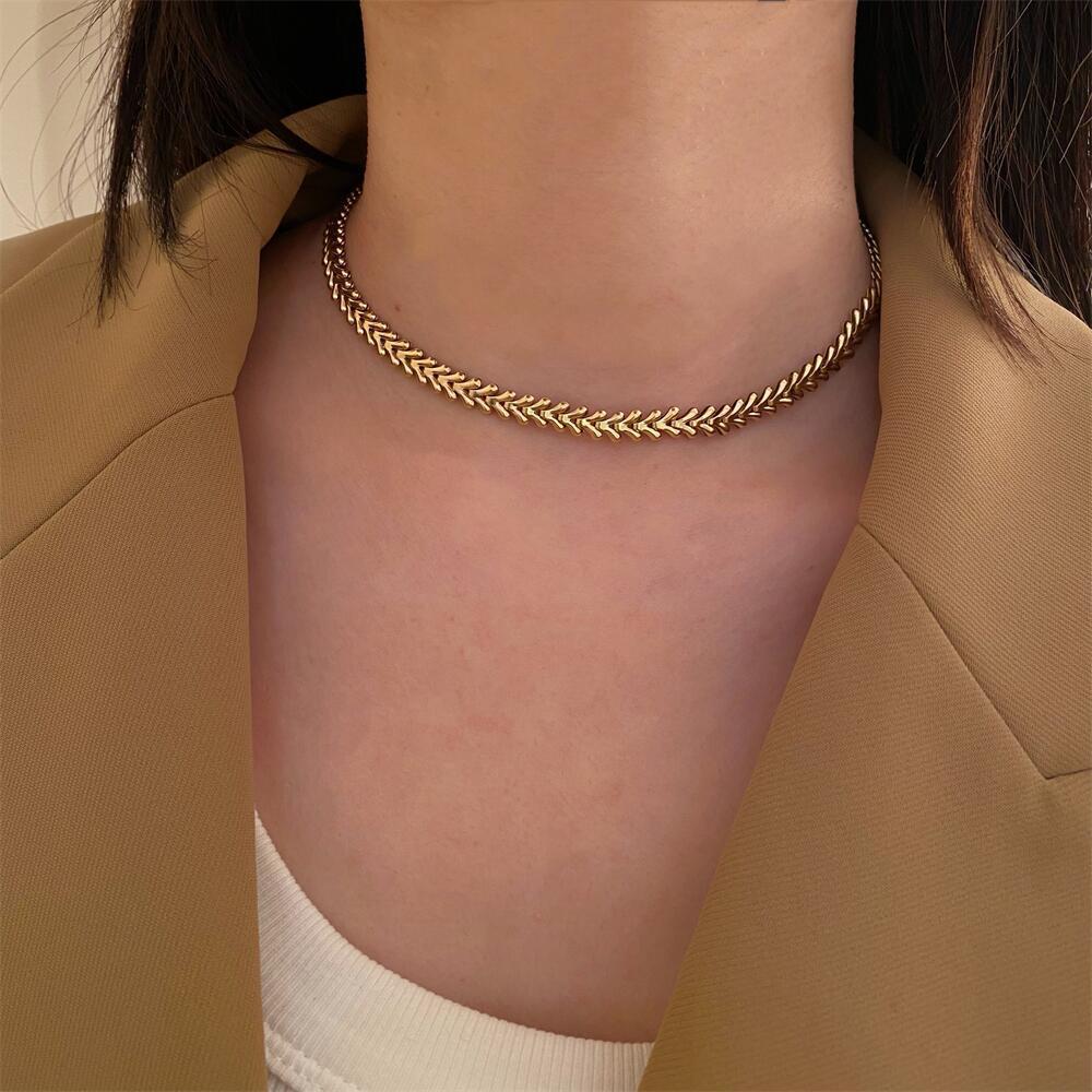 Collar de cadena cubana con espigas en acero de titanio_voghion.com