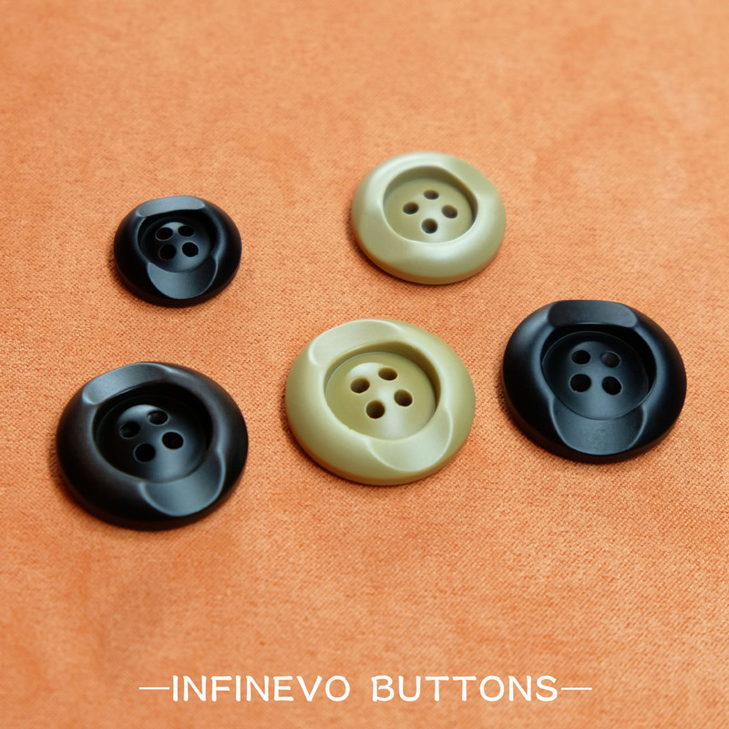 Factory New In-Stock Vintage Resin Round Small Four-Hole Button Shirt Button Coat Versatile Decoration Factory New In-Stock Vintage Resin Round Small Four-Hole Button Shirt Button Coat Versatile Decoration