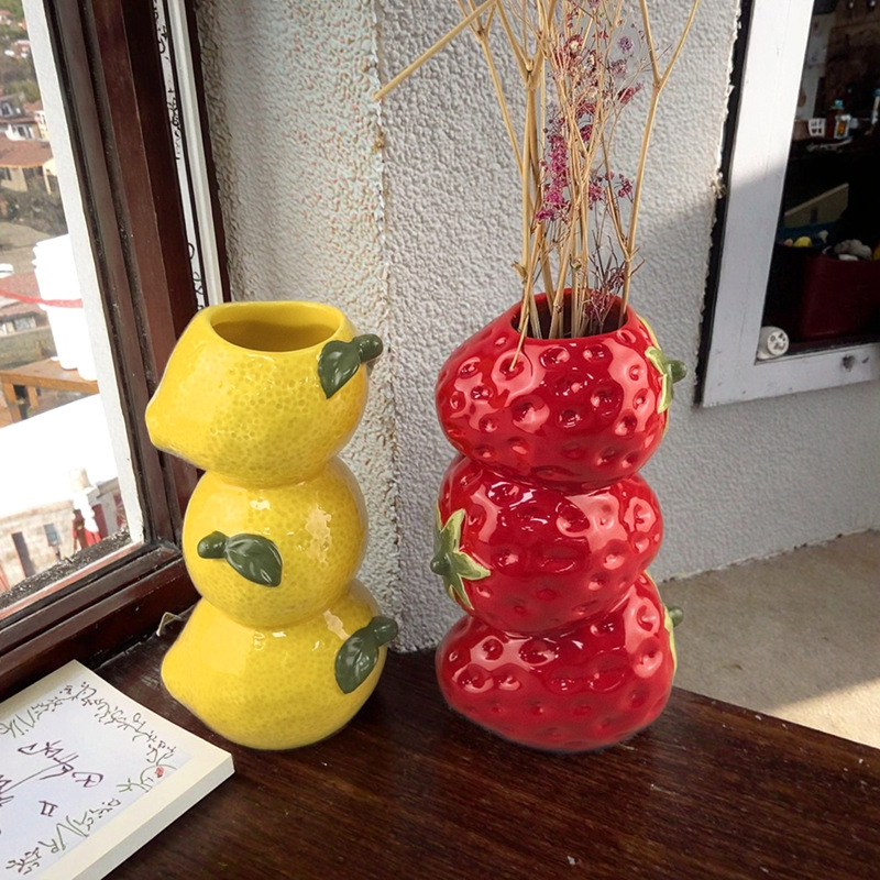Nuevas frutas creativas limón fresas tres vasos de cerámica pequeños arreglos de flores frescas decoración de escritorio simple para el hogar