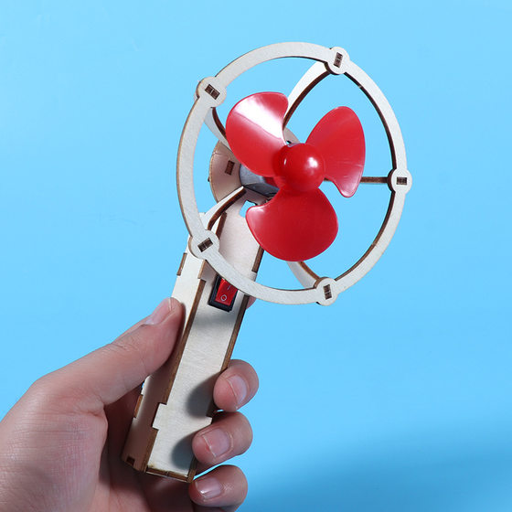 Hand-held fan DIY wooden handmade technology small production students invented electric fan puzzle to create scientific experiments