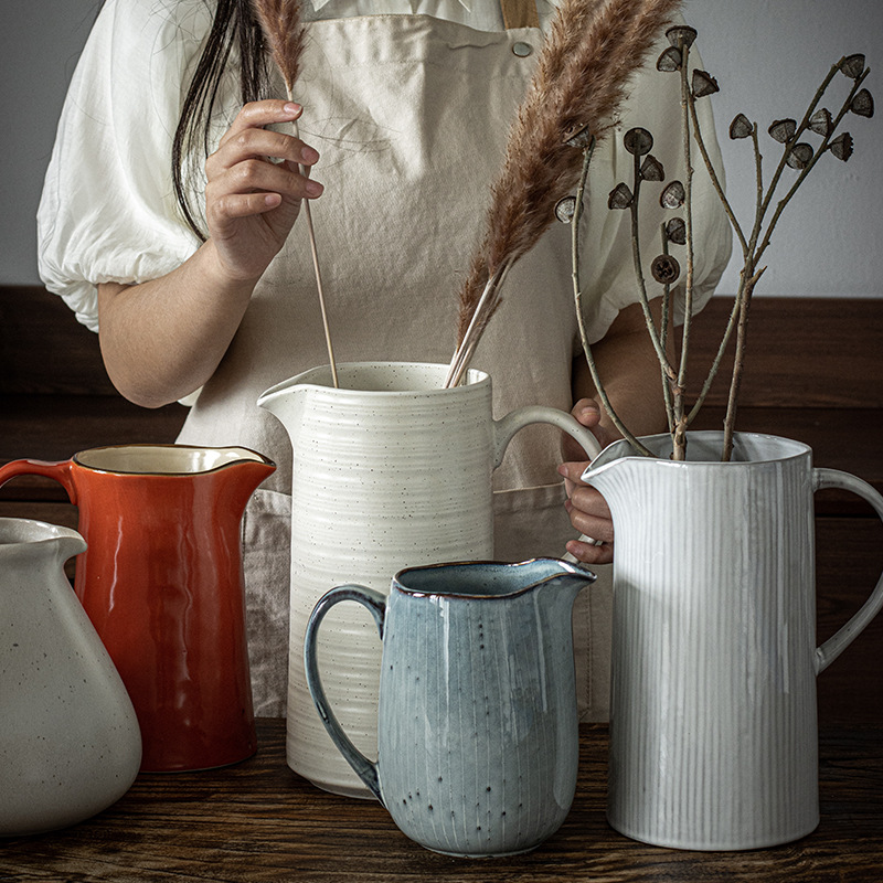 Muchos usos Colección de botellas de agua Olla para el hogar Botella de agua fría de gran capacidad Venta al por mayor Decoración de flores de cerámica retro Olla de mano