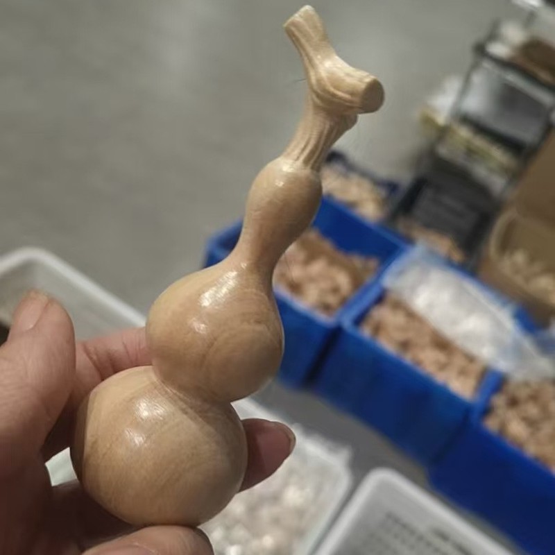 桃木彫刻十二生肖の手の工芸品は桃木の手の木の観光地区の観光工芸品を並べます。|undefined