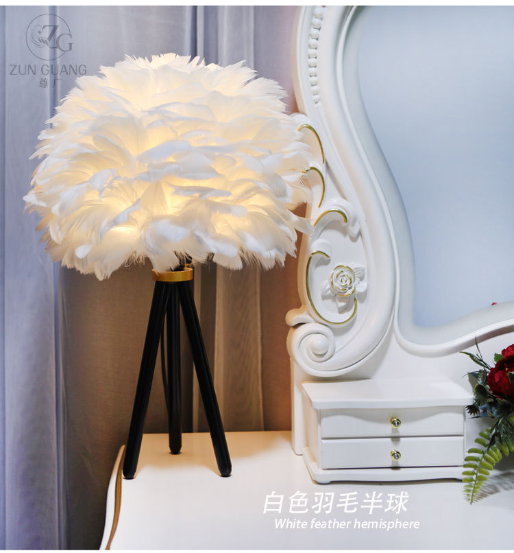 블랙 삼각 + 화이트 페더