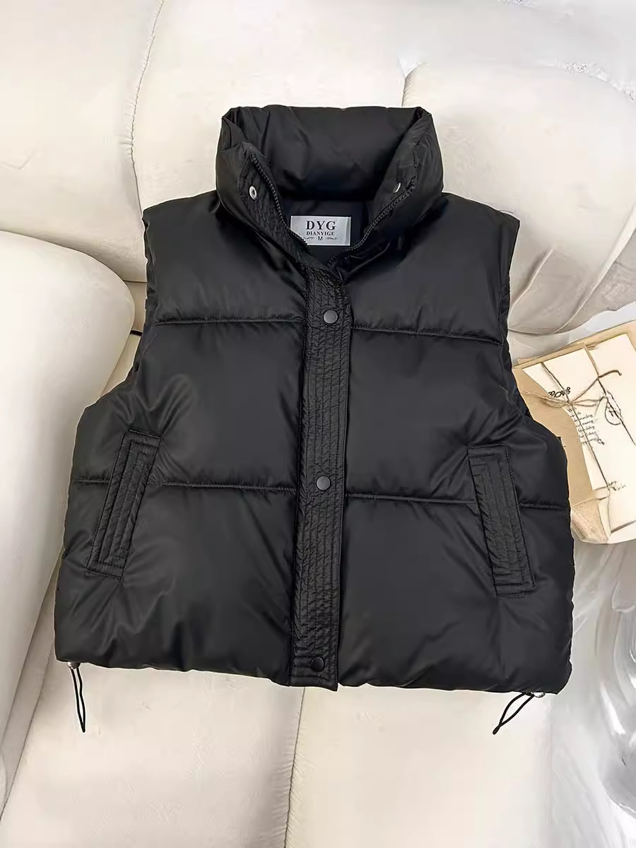 外国貿易のクロスボーダーのダウンの綿服の馬甲の女性は綿の服の短いタイプの秋冬の修身の袖なしの肩の上着の馬を着て潮を挟みます。