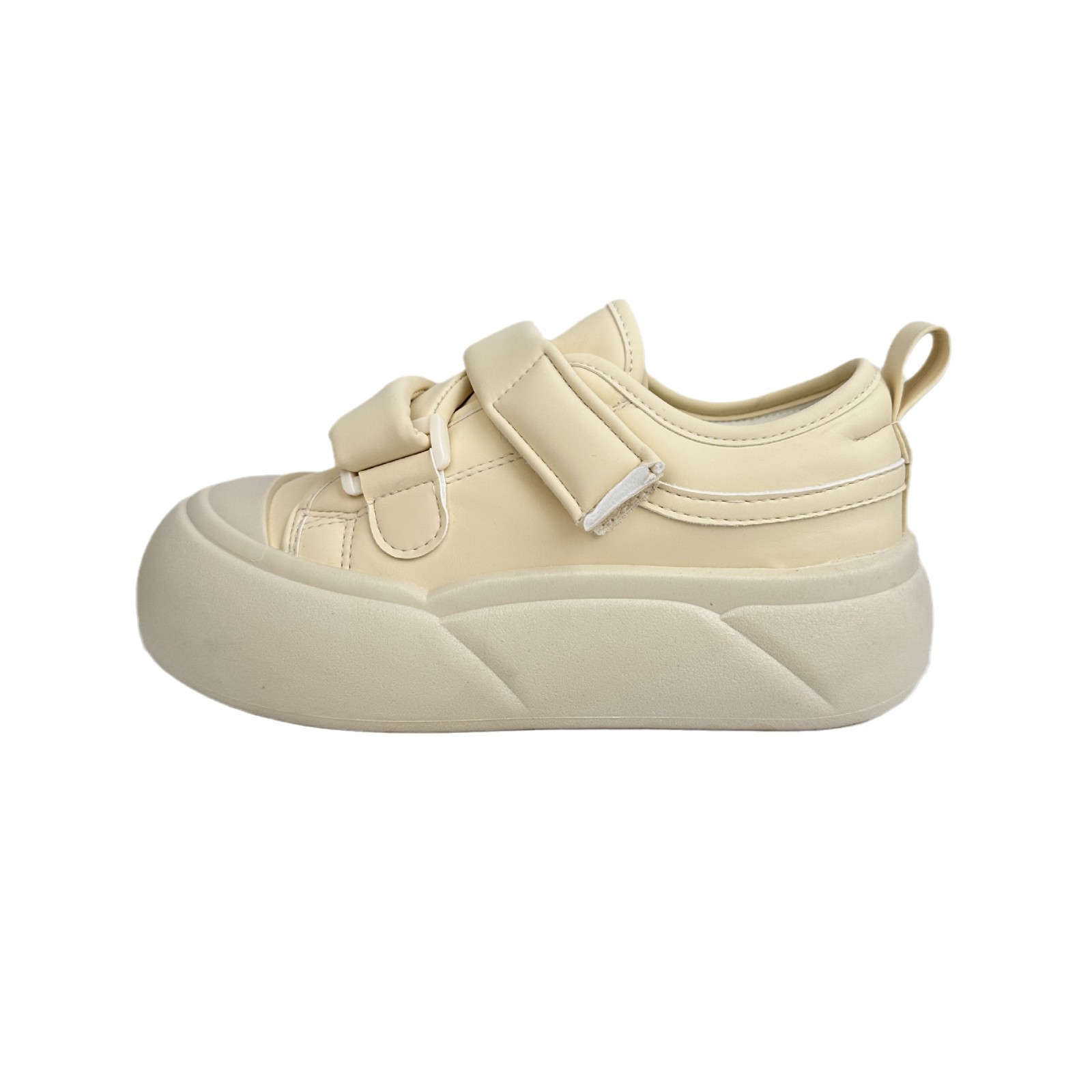 Zapatos de velcro de fondo grueso de fondo bajo para estudiantes de primavera 2025 nuevos zapatos blancos de estilo universal zapatos de mujer de estilo de Hong Kong