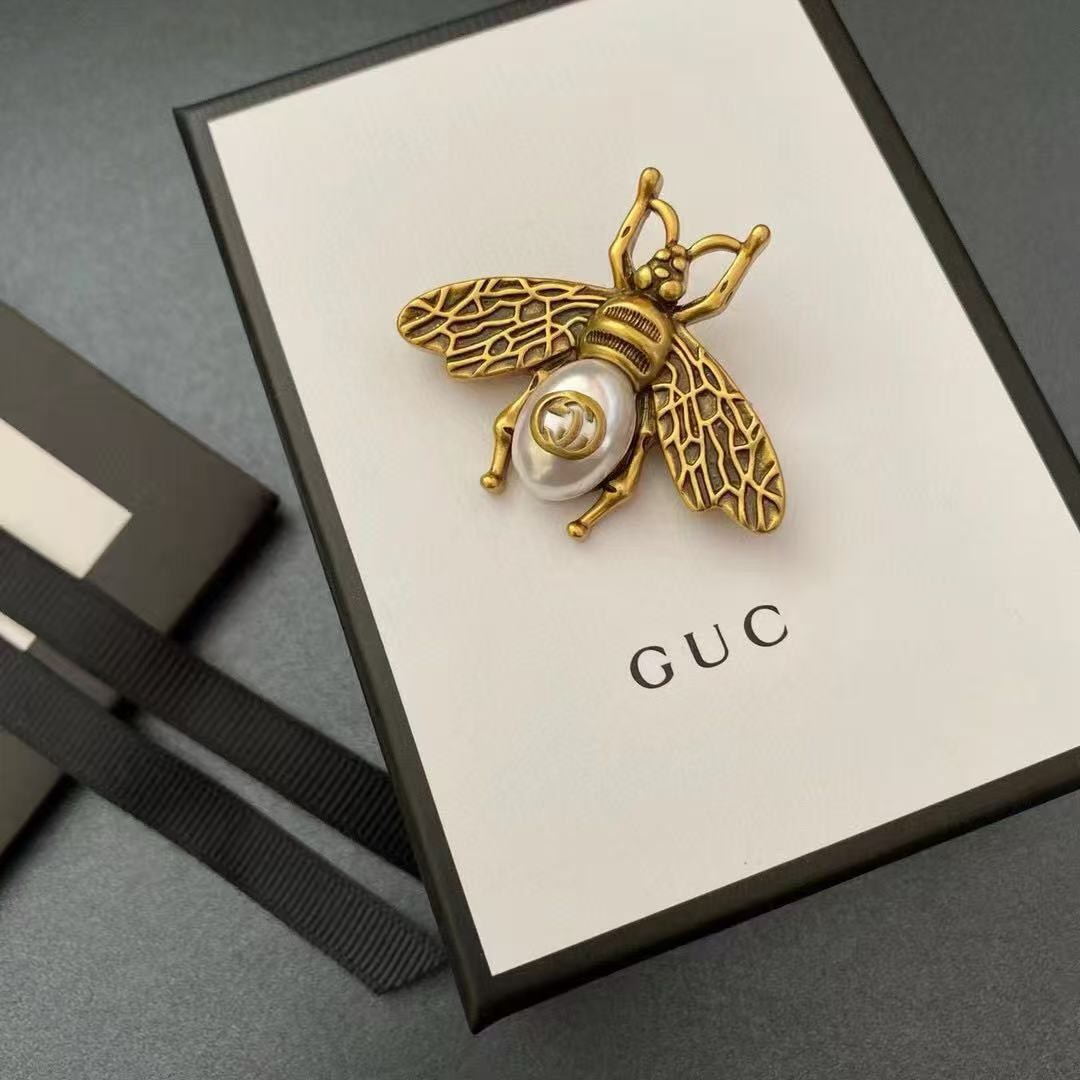 Classic Chanel-Style High-End Gold-Plated Brooch, Fashionable Retro Star Ocean Personality Trend, Sweet and Cool Heart Design