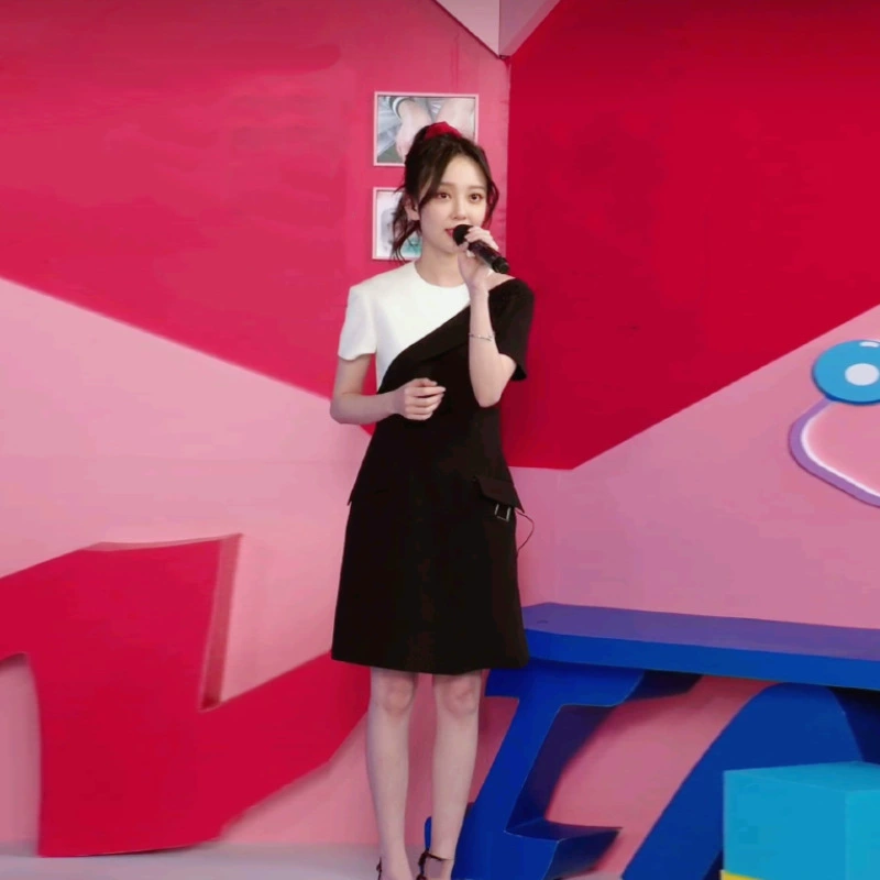 [В наличии] Мао Сяотун тот же цвет соответствия костюма платье 2023 Весна и лето большой бренд передовой дизайн нишевая юбка