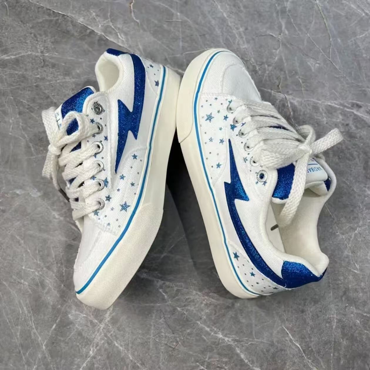 Blanco y azul