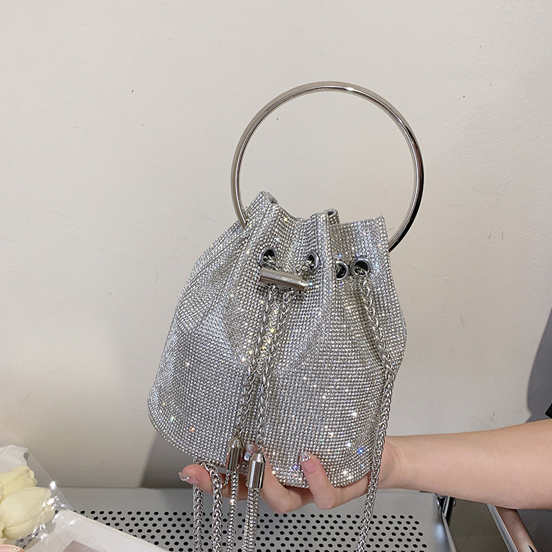 Douyin's populaire model vol diamanten en diamanten, nieuwe mode-emmertas met trekkoord en strasssteentjes, modieuze draagbare crossbodytas voor dames_voghion.com