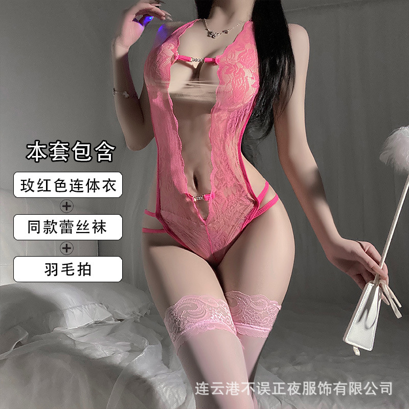 로즈 레드 + 어울리는 양말 + 깃털 라켓
