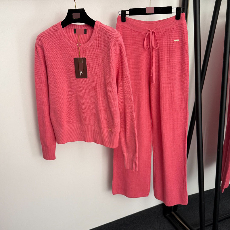 New Casual Suit Simple Jacquard Plaid Pullover Long-Sleeved Knitwear Top + High-Waisted Wide-Leg Knitted Pants New Casual Suit Simple Jacquard Plaid Pullover Long-Sleeved Knitwear Top + High-Waisted Wide-Leg Knitted Pants