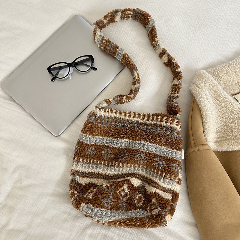 Versión coreana de ins otoño e invierno nuevo material de lana de gran capacidad bolso femenino tote, viento perezoso, viento perezoso, hombro inclinado, marea de bolso