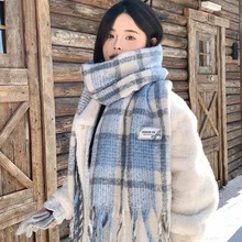 韩版显白蓝色马海毛格纹围巾女秋冬季加厚保暖百搭情侣披肩围脖潮