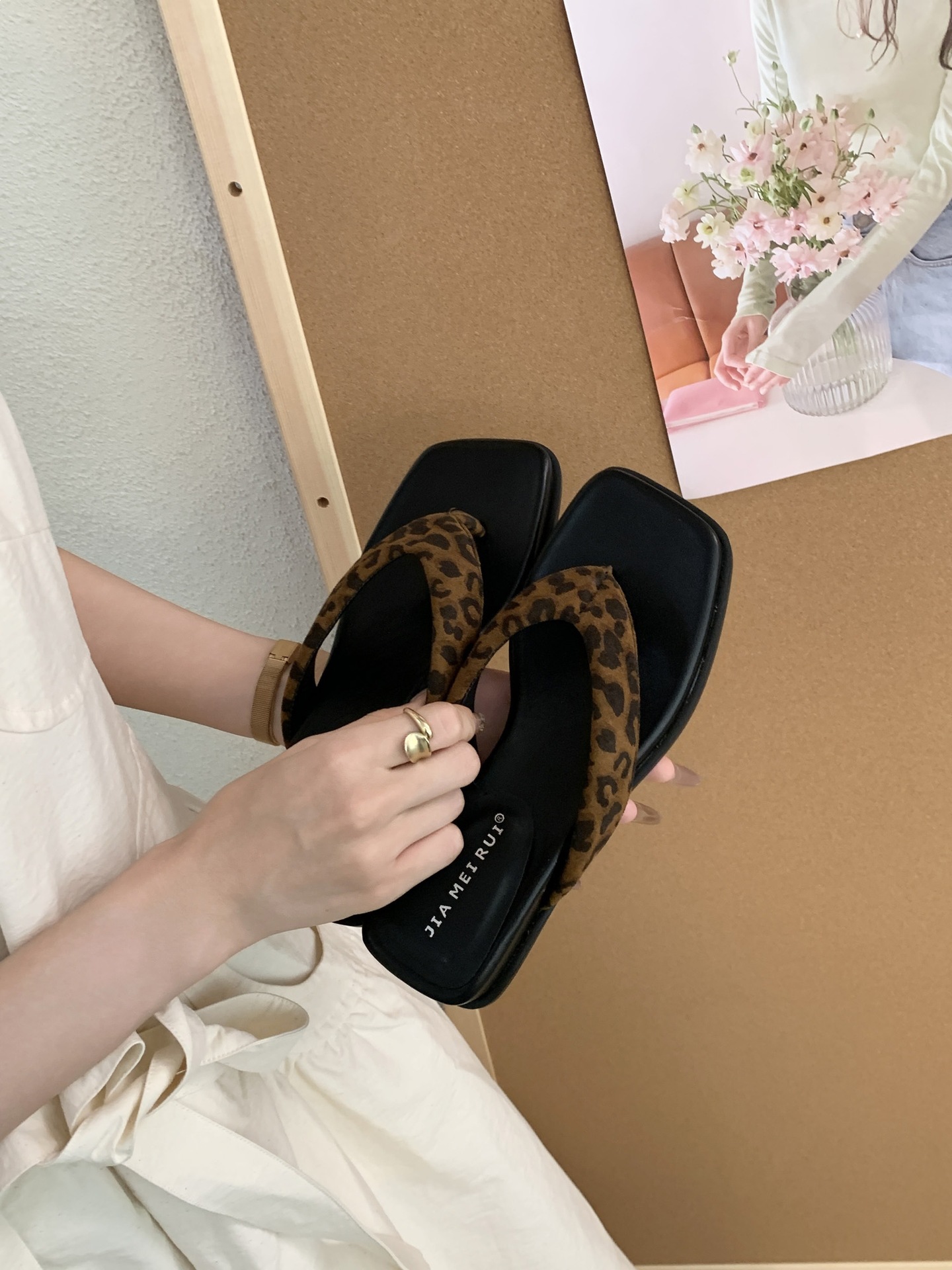 Women's Wedge Flip-flops Square-toed Thong Sandals For Summer_voghion.com