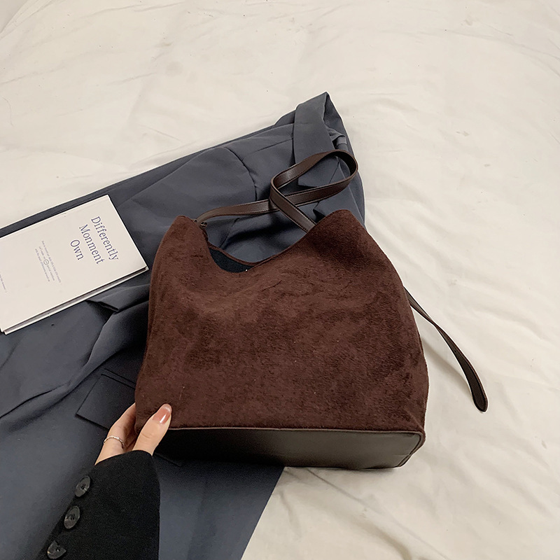 Bolso retro para mujeres 2024 invierno nuevo estilo de moda gran capacidad de alta sensación bolso de moda ocio bolso de hombro