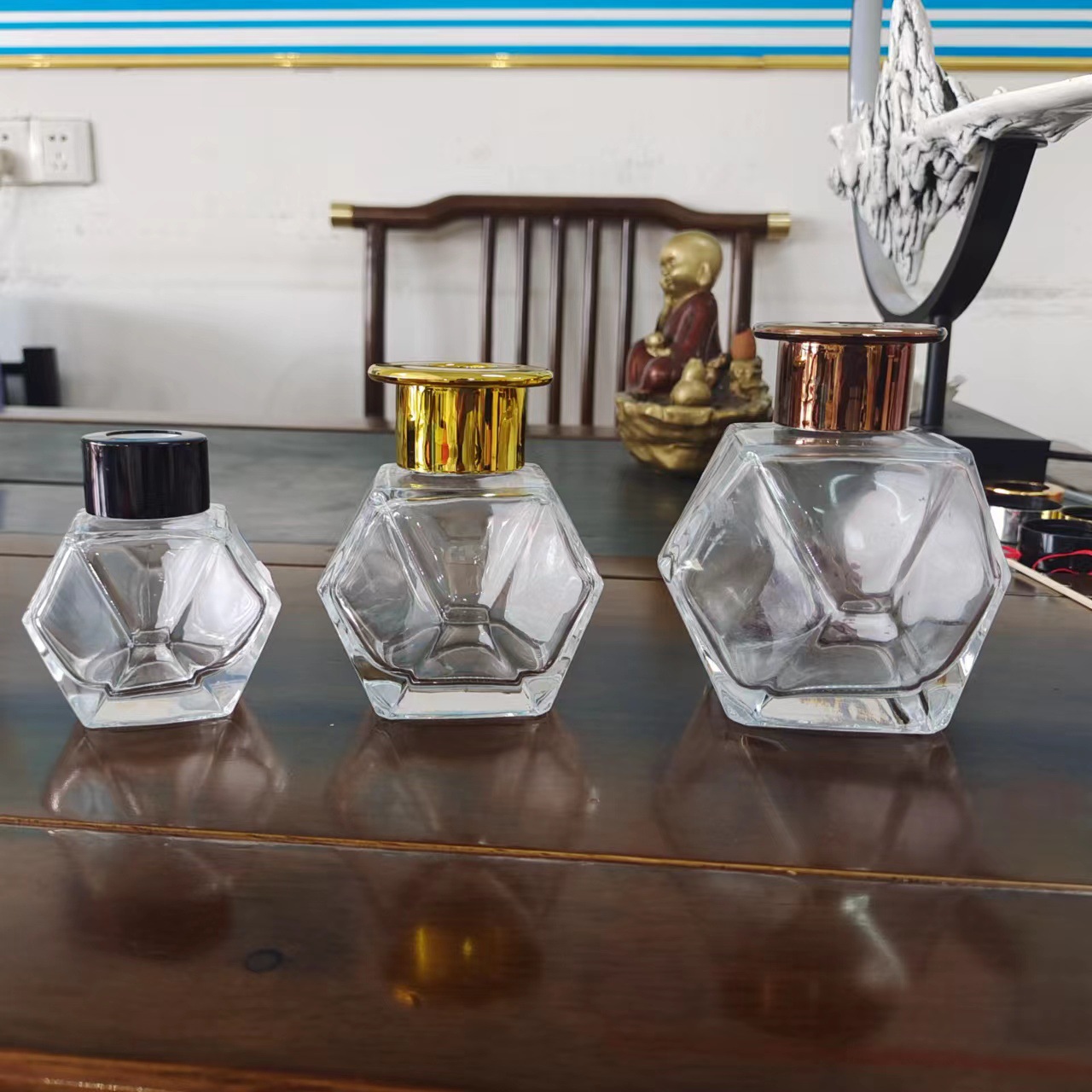 批发可喷色晶白料玻璃瓶多面香薰瓶空瓶 无火干花 瓶盖多款可选