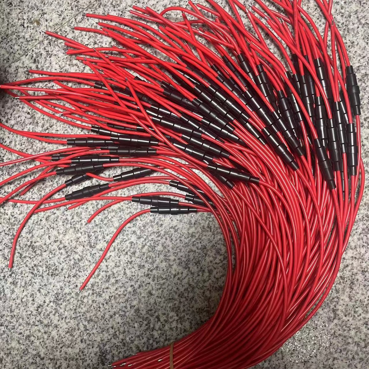 厂家生产 5X20黑色引线壳16号线10CM+35CM公母壳保险管壳