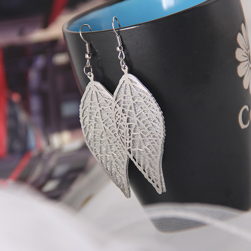 Cross-border frosted geometric leaf metal earrings collection, personalized creative hollow round leaf tassel ear hooks
