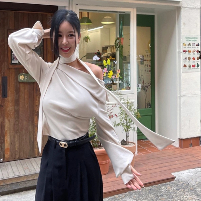 한국 동대문 봄과 여름 새 셔츠 여성 디자인 센스 틈새 목 어깨 올매치 피겨 긴팔 티셔츠