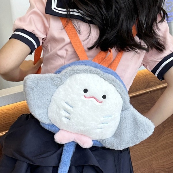 跨境海洋鳐鱼公仔毛绒包儿童潮流双肩背包少女玩偶挂件抓机娃娃
