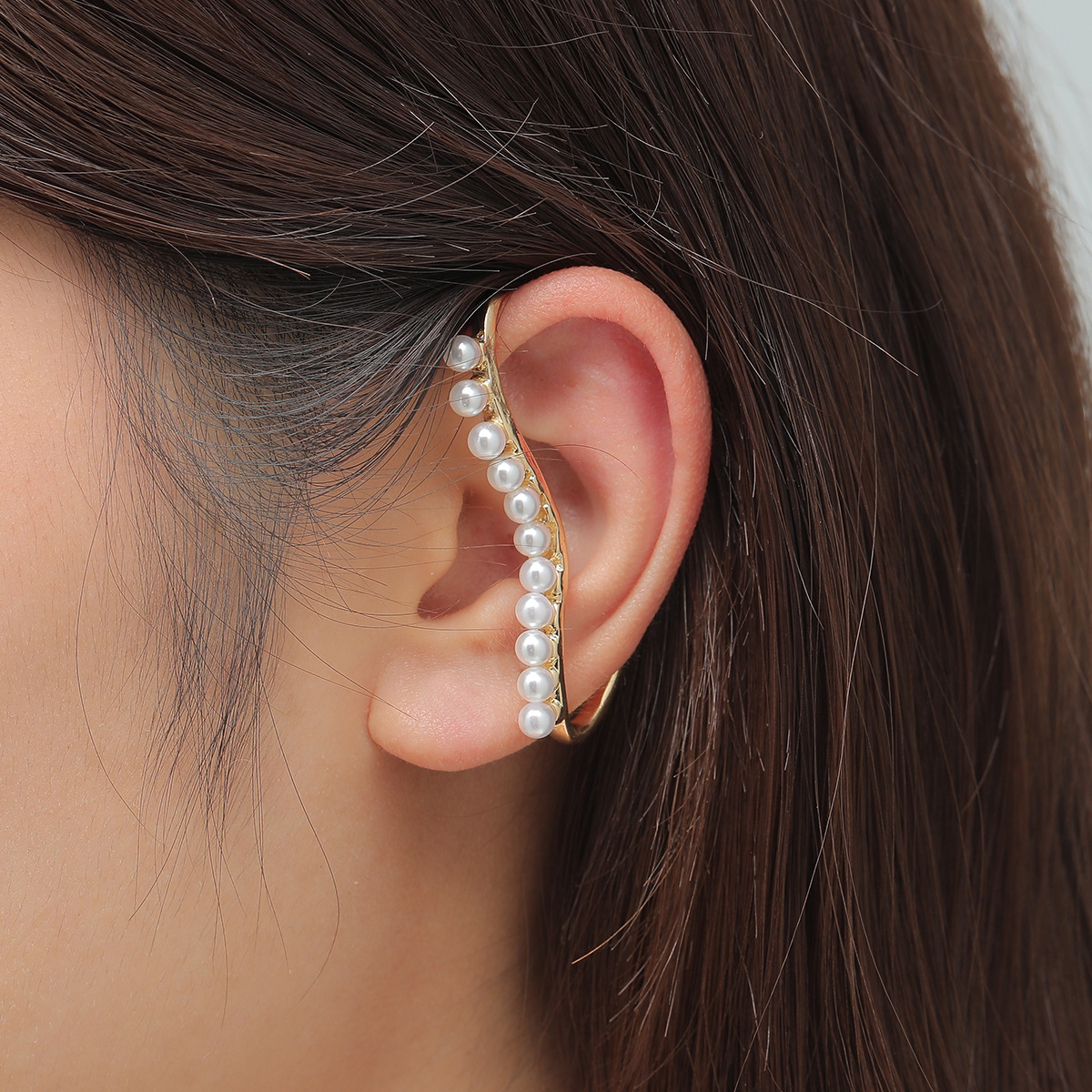 Qingdao Davey European And American Fashion Jewelry Acrylic Pearl Ear Clip Earrings display picture 2