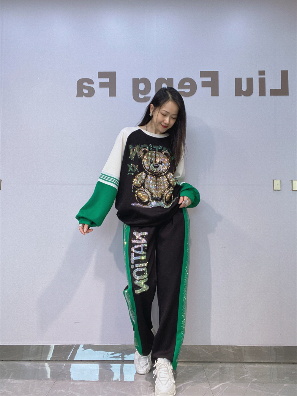 Productos europeos industria pesada diamante caliente ropa deportiva de impacto de color femenino conjunto de ropa deportiva de otoño femenino cuello redondo de manga larga ropa protectora de dos piezas