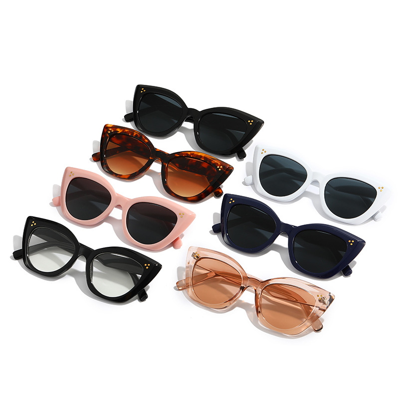 New Fashion Retro Cat-eye Studded Avant-garde European And American Runway Light Luxury Sunglasses, Same Style As_voghion.com