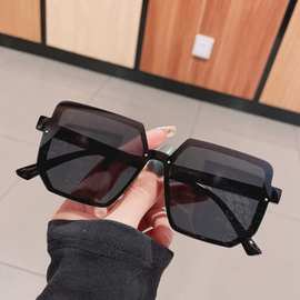 新款防紫外线女式太阳镜遮阳驾驶开车太阳眼镜韩版潮复古墨镜